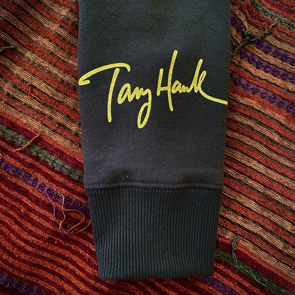 Men’s Old Navy Tony Hawk Graphic Hoodie - Picture 2 of 2